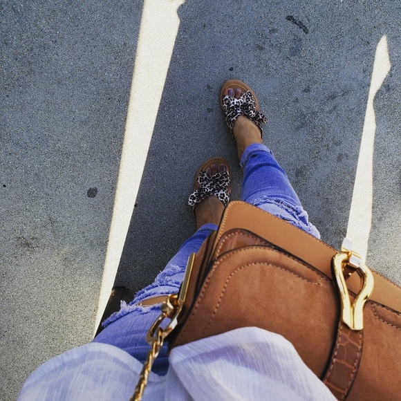 Meet your Posher 💋 TOP- RATED SELLER 💯 - Picture 5 of 8